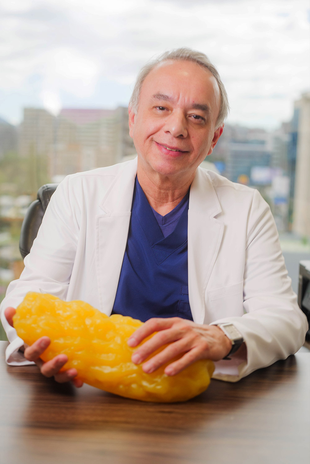 Dr. Fernando Montúfar