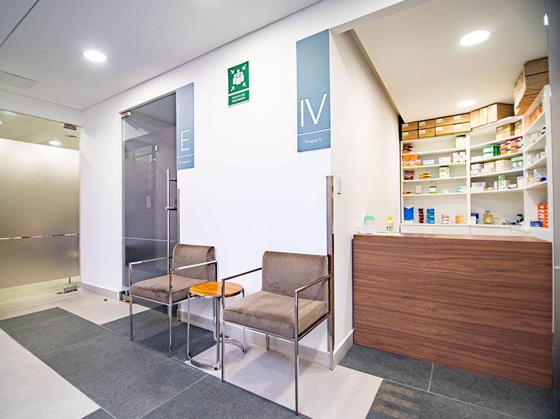 Laboratorio clínico y farmacia